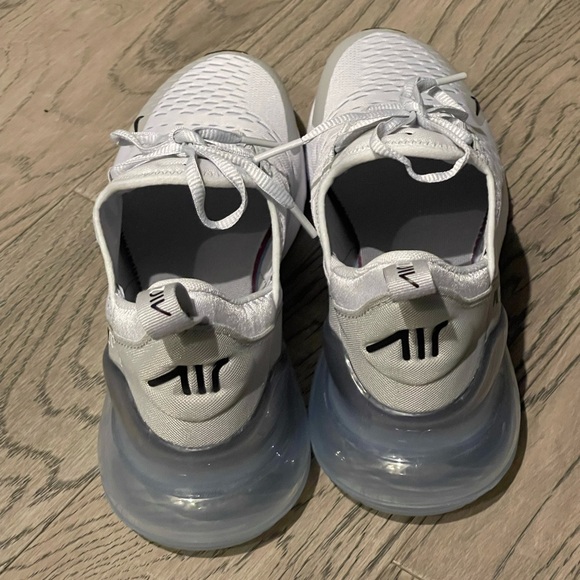 Nike Air Max 270, Size 8, Women - Picture 3 of 3